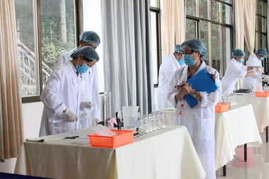 技能認(rèn)證引領(lǐng)專(zhuān)業(yè)化升級(jí) 中牧股份保山廠(chǎng)通過(guò)獸用生物制品制造工技能鑒定考核